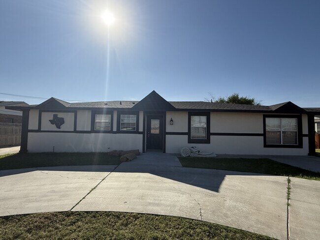 Primary Photo - 3403 Thomas Ave