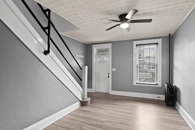 Building Photo - 1109 W 40th St