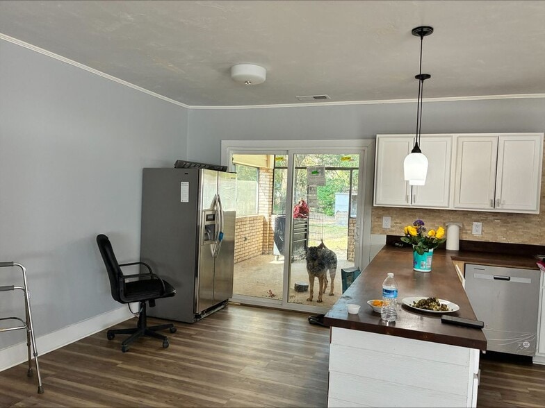 Building Photo - 1852 Hopkins Dr