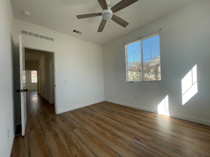 Building Photo - 16254 Lozano St