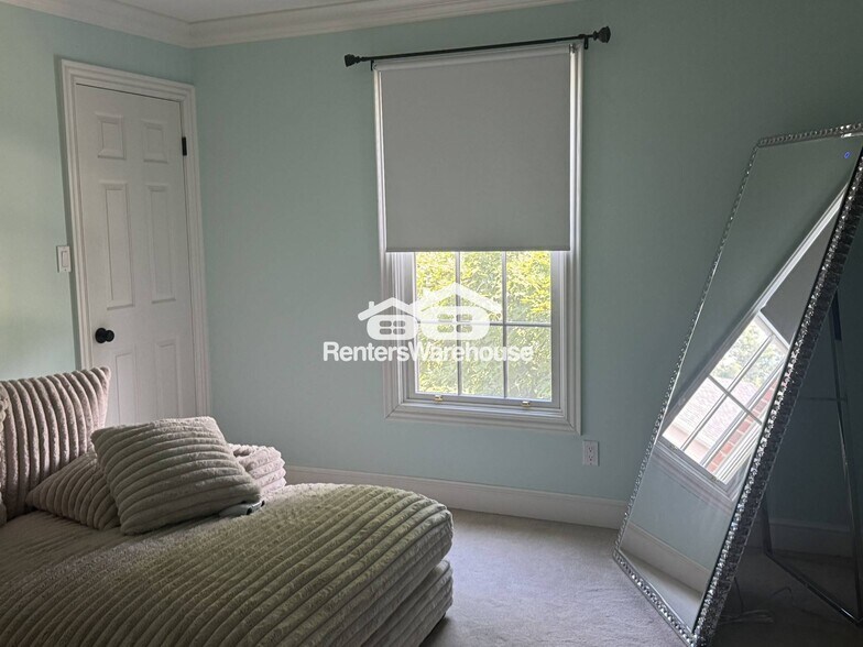 Building Photo - 2785 Sun Meadow Dr
