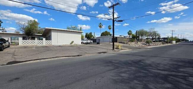 Building Photo - 2750 N Balboa Ave