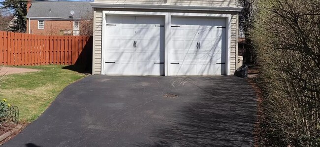 Building Photo - 3601 Glencairn Rd