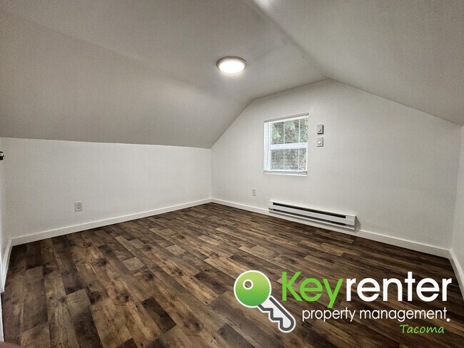 Building Photo - Updated 3-Bedroom Home for Rent in Central...