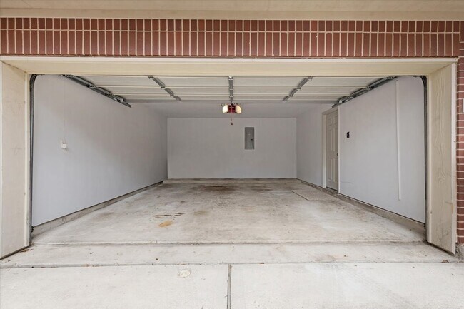 Building Photo - 2263 Austin St