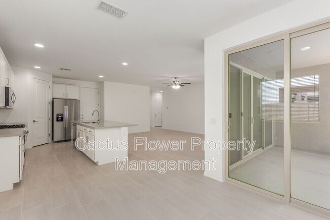 Building Photo - 9416 E Spiral Ave