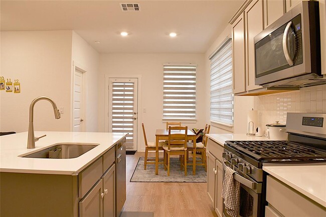 Building Photo - 112 Cupreata Ln