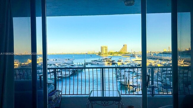 Building Photo - 555 NE 15th St