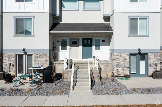 Building Photo - Spring Creek Townhomes