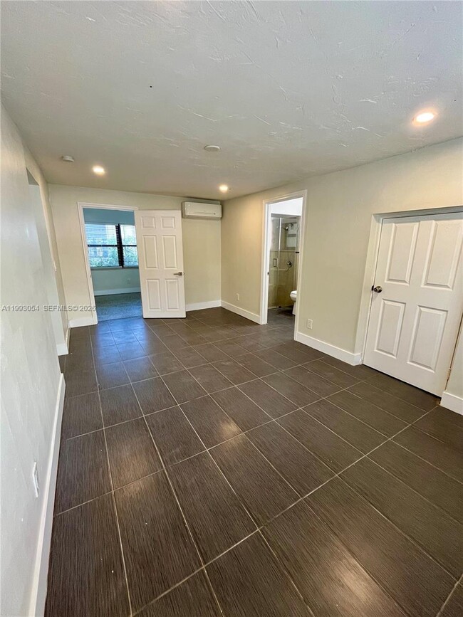 Building Photo - 200 Frow Ave