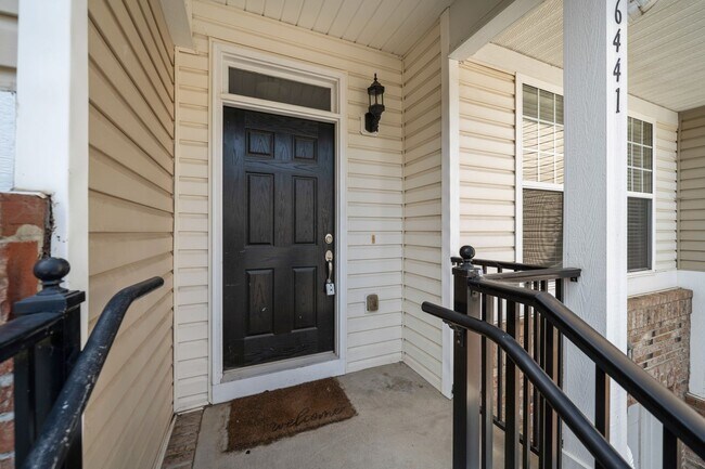 Building Photo - Fantastic Three Bedroom Townhouse in Charlotte