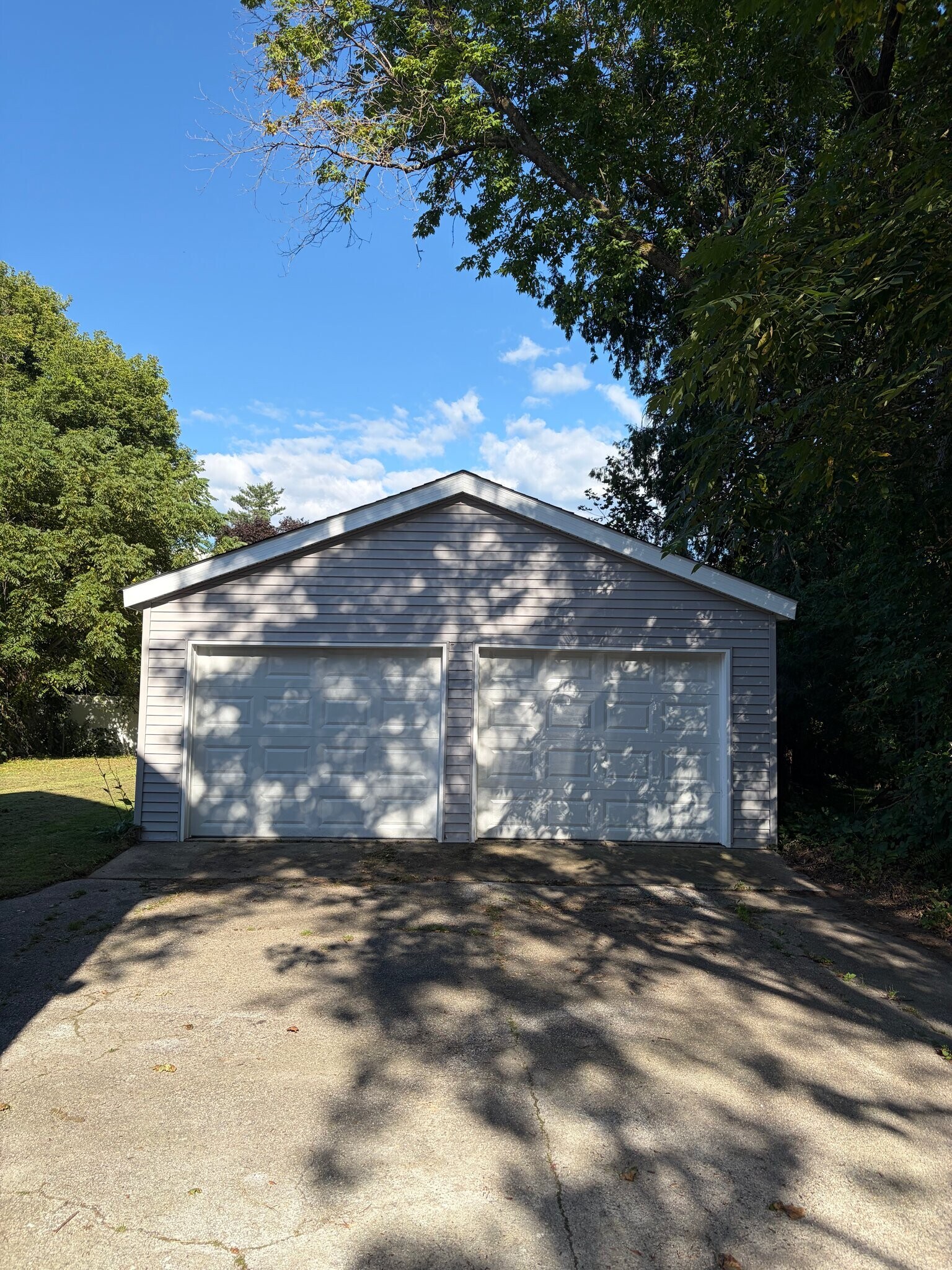 Building Photo - 98 Forest St