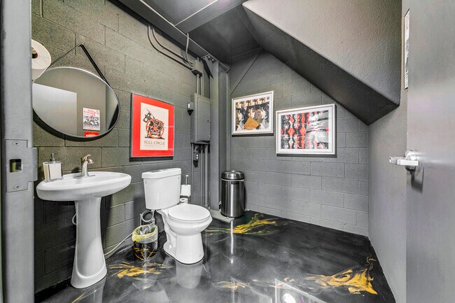 Building Photo - 41370 Sparkey Way