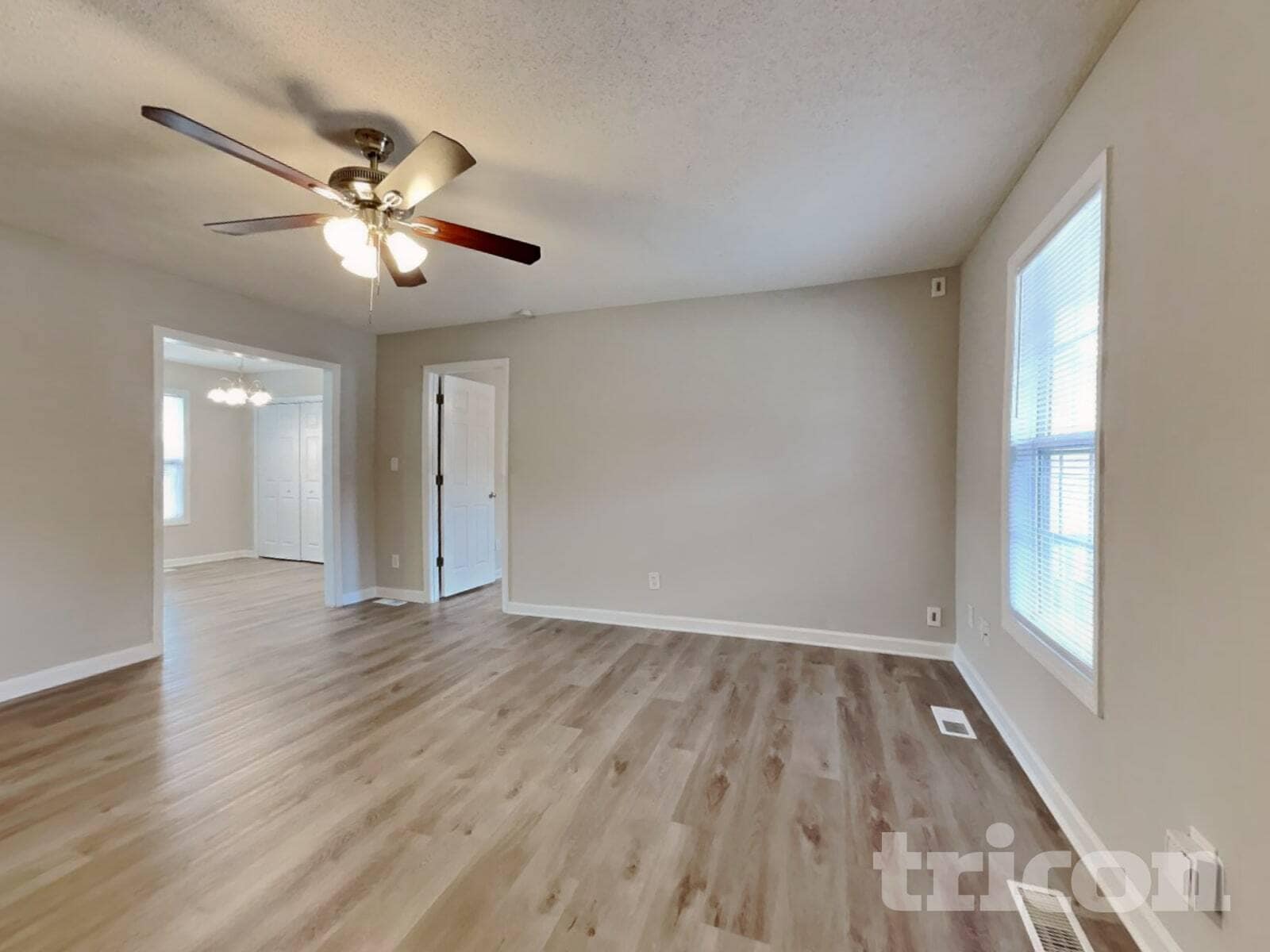 Building Photo - 1037 Cove Cir