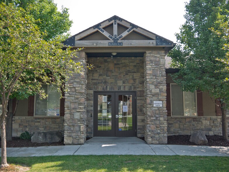 Clubhouse - 963 W 670 S