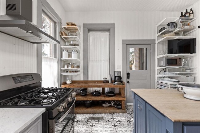 Building Photo - 201 Ramona St