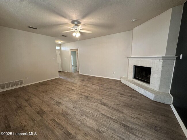 Building Photo - 536 N Kirby Ave