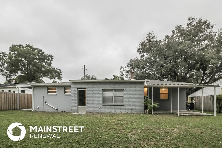 Building Photo - 1609 Pinewood Dr