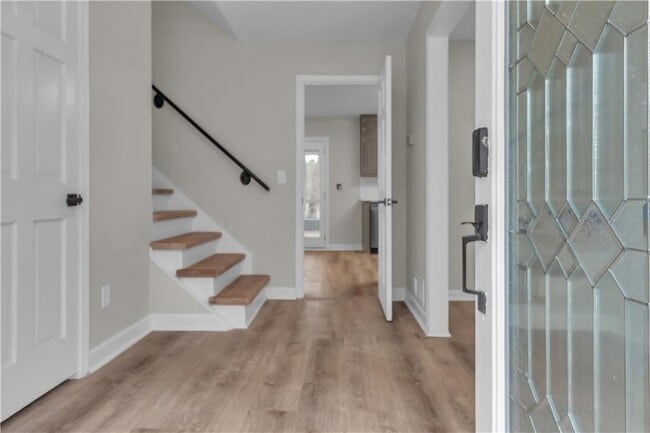 Building Photo - 4497 Glenforest Dr NE