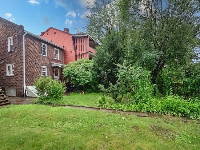 Building Photo - 5519 Howe St