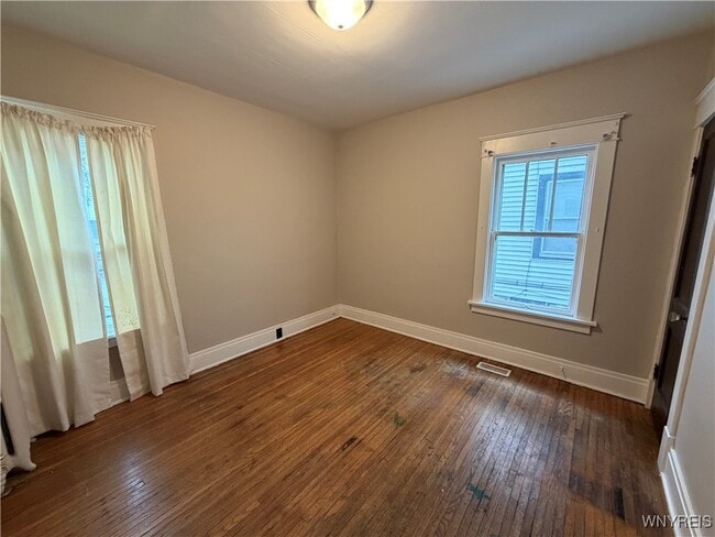 Building Photo - 41 Crestwood Ave