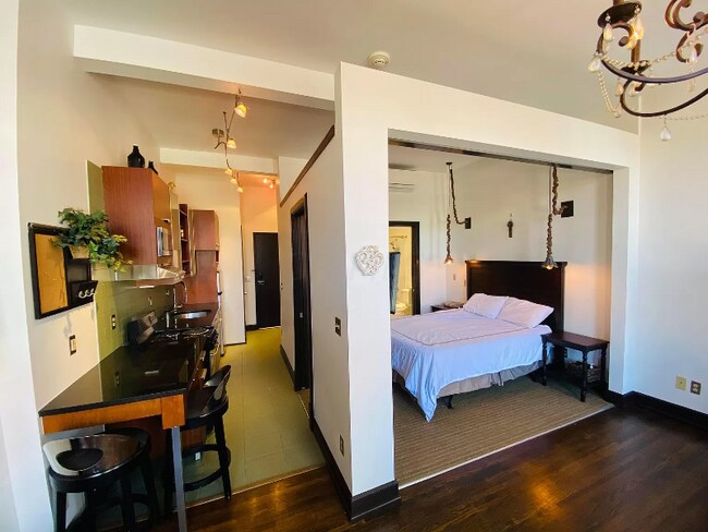 Building Photo - 12 W Poplar Ave