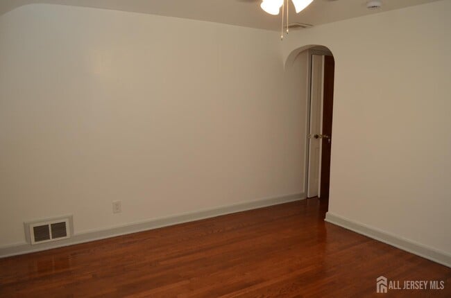 Building Photo - 550 4th St