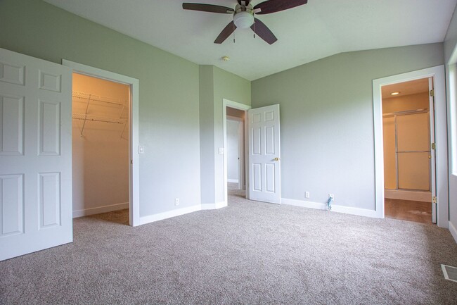 Building Photo - 3 Bedroom / 2 Bath Near Lake Cunningham!