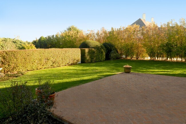 Building Photo - 272 Downs Path