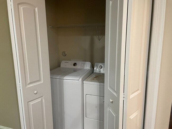 Building Photo - Beautiful 3 bedroom/2 bath home with sunroom and finished room over garage!