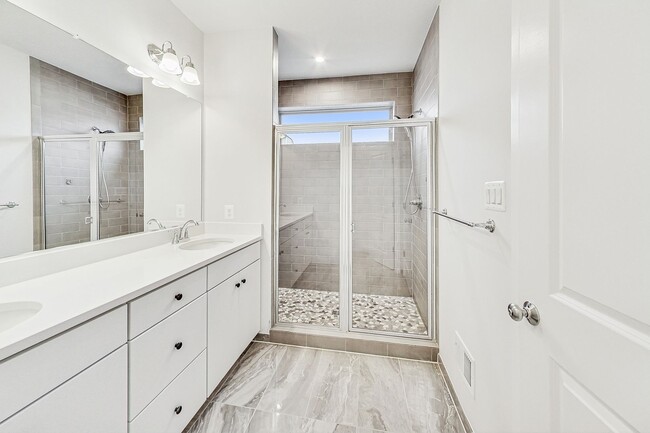 Building Photo - Contemporary 4 bedroom, 3.5 bath Open Concept Townhome!