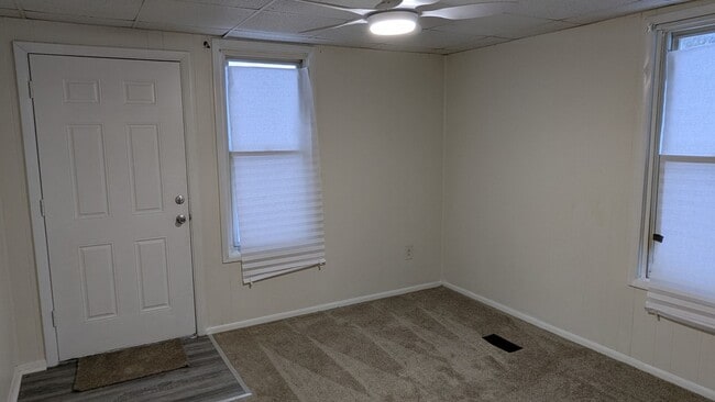 Building Photo - Welcome to this charming 3-bedroom, 1-bathroom home in Akron - Section 8 Welcome