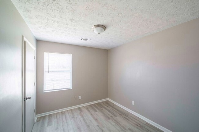 Building Photo - 2025 Shepherd Dr