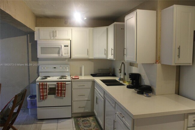 Building Photo - 28 NE 164th St