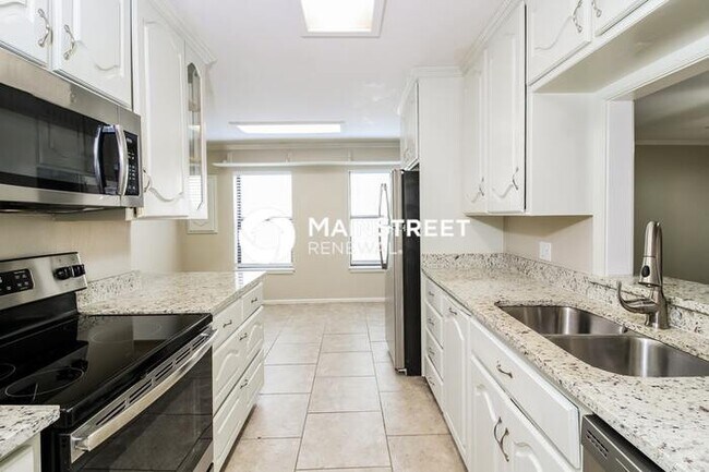 Building Photo - 3 Bedroom Pet-Friendly Home in North Richl...