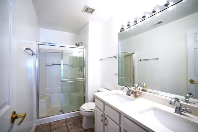 Building Photo - 2866 Stonewater Dr