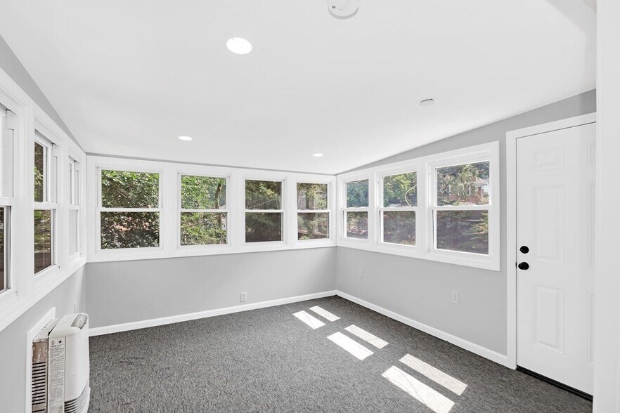 Building Photo - 15 Knoll St