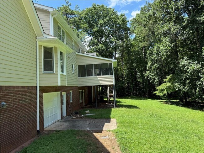 Building Photo - 12265 King Cir