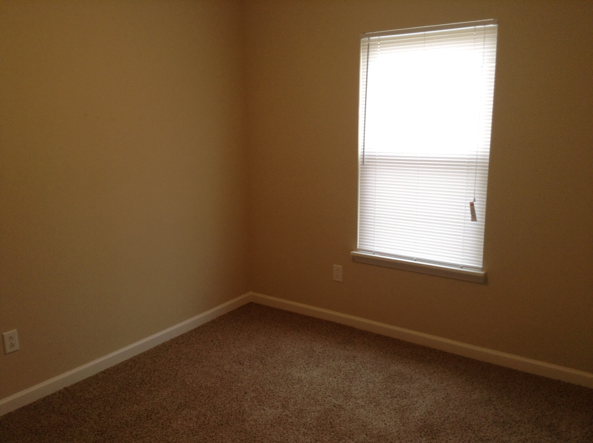 Building Photo - 8039 Red Barn Ct