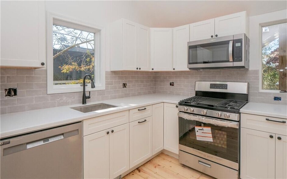 Building Photo - 8 Pleasant St