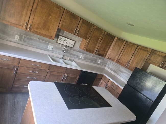 Building Photo - Charming 4-Bedroom Home with Modern Comfor...