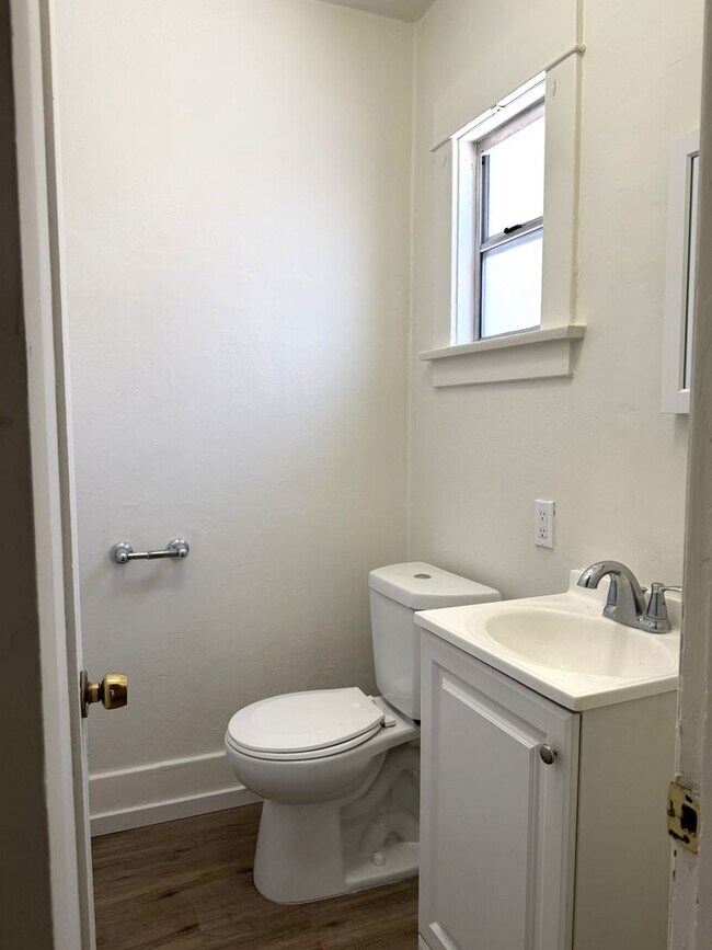 Building Photo - 469