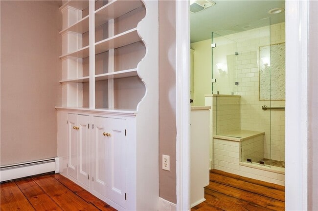 Building Photo - 19 King St