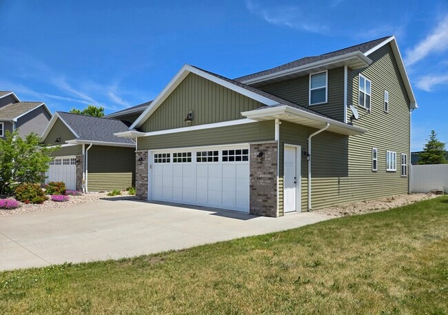 Building Photo - Craftsmen Ct Greenville