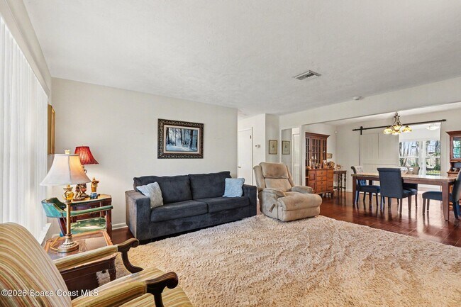 Building Photo - 108 Delvalle St