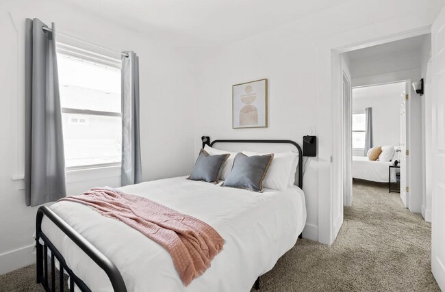 Building Photo - 1905 5th St S