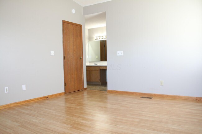 Building Photo - 3130 Castlebrook Ave