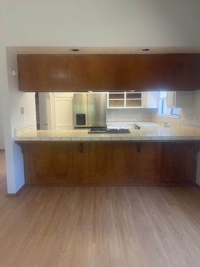 Building Photo - 651 Country Oak Dr