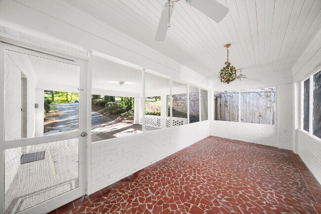 Building Photo - Move in before December 31st and get $100 OFF your rent for the first 3 months — PLUS a $250 Amaz...