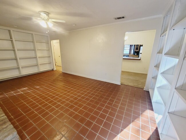 Building Photo - 1832 Fernando Ln